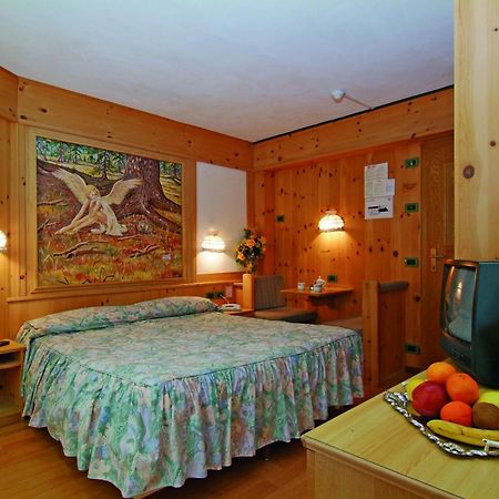 Hotel Erika Madonna エクステリア 写真