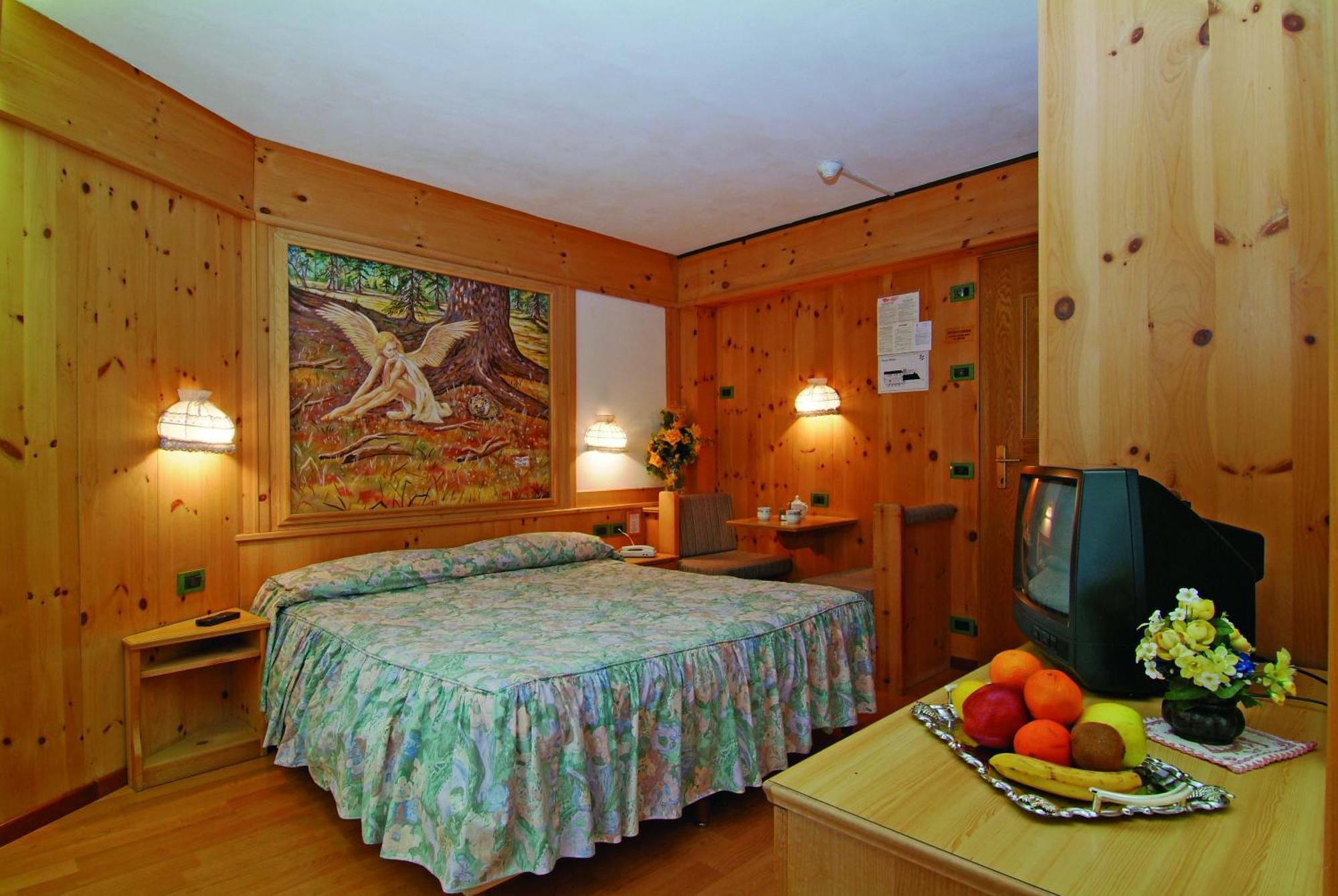 Hotel Erika Madonna エクステリア 写真